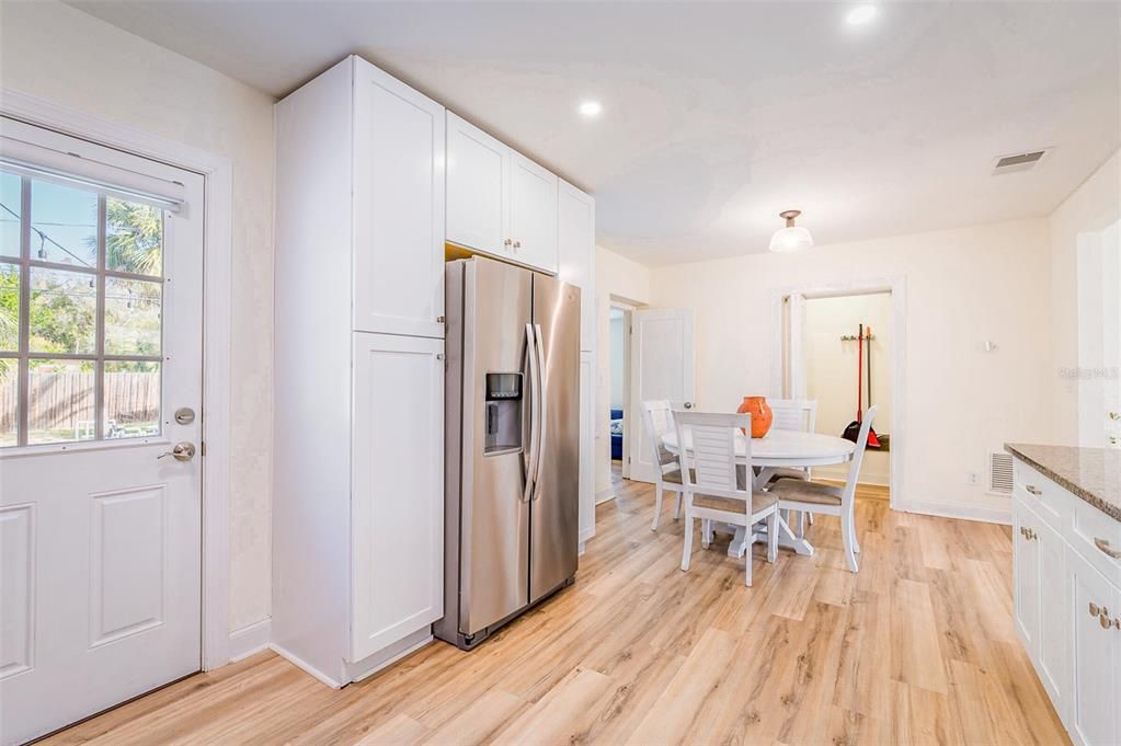 En Venta: $469,000 (4 camas, 2 baños, 1689 Pies cuadrados)