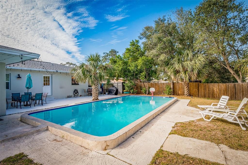 En Venta: $469,000 (4 camas, 2 baños, 1689 Pies cuadrados)