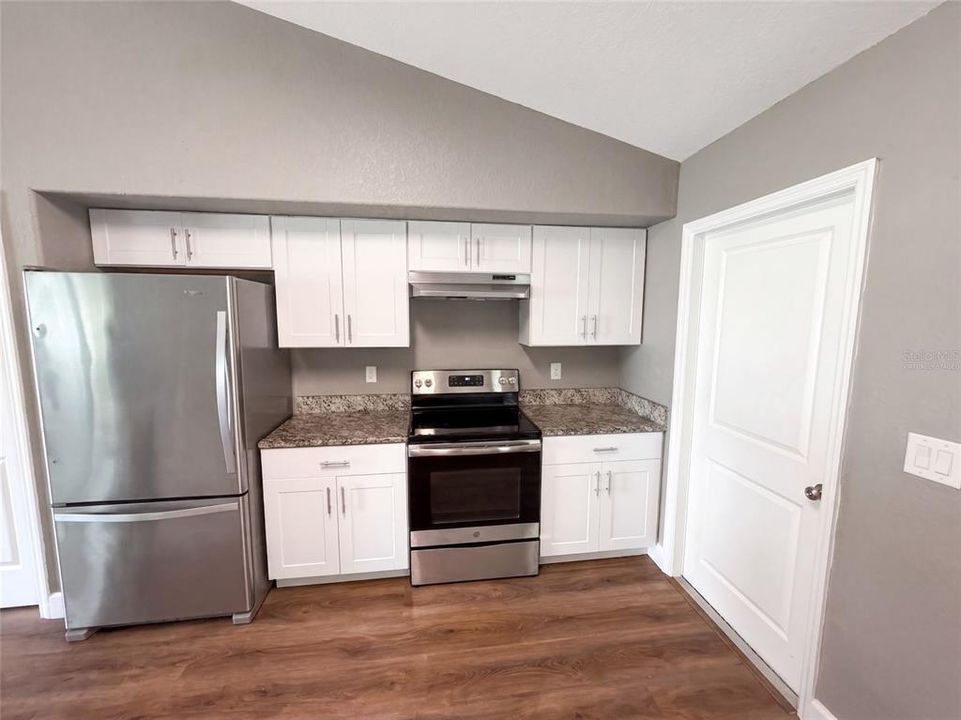For Sale: $287,000 (3 beds, 2 baths, 1243 Square Feet)