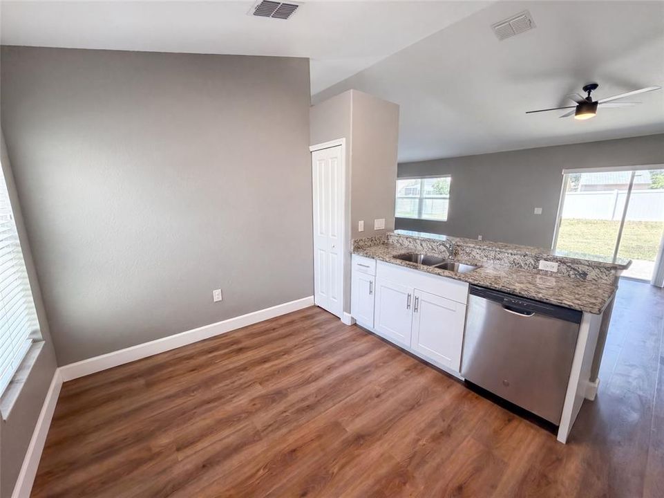 For Sale: $287,000 (3 beds, 2 baths, 1243 Square Feet)