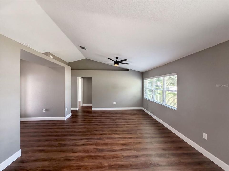 For Sale: $287,000 (3 beds, 2 baths, 1243 Square Feet)