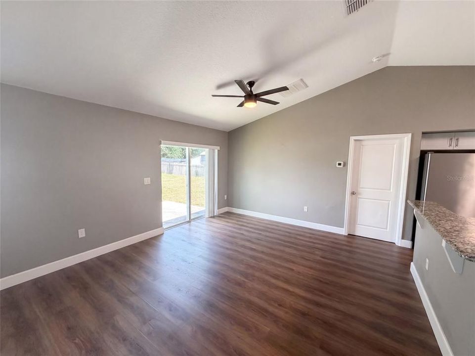 For Sale: $287,000 (3 beds, 2 baths, 1243 Square Feet)