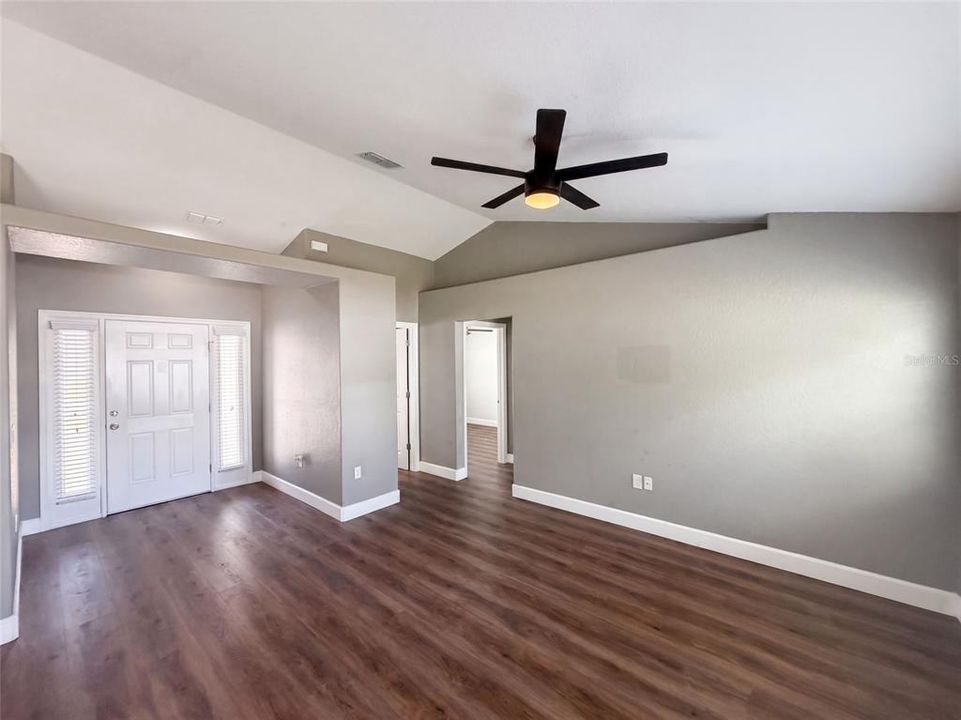 For Sale: $287,000 (3 beds, 2 baths, 1243 Square Feet)