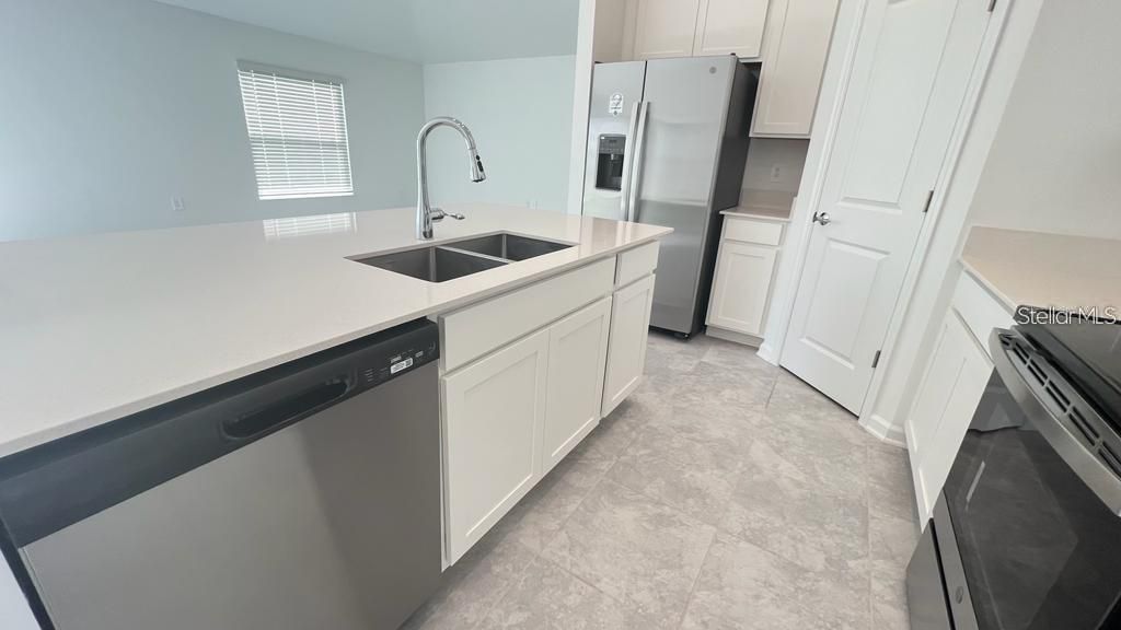 En Venta: $315,000 (3 camas, 2 baños, 1555 Pies cuadrados)