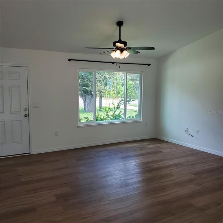 For Sale: $225,000 (3 beds, 2 baths, 1096 Square Feet)
