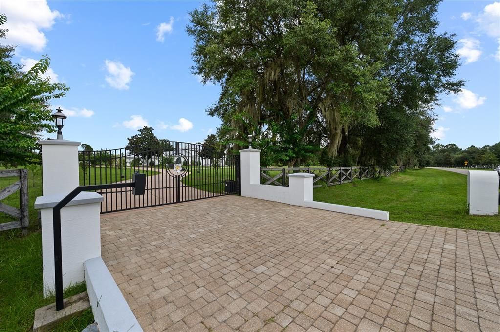 For Sale: $2,600,000 (7 beds, 6 baths, 6734 Square Feet)
