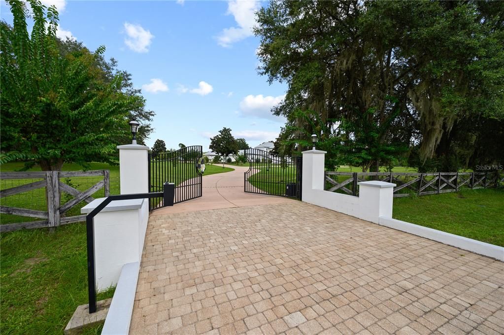 For Sale: $2,600,000 (7 beds, 6 baths, 6734 Square Feet)