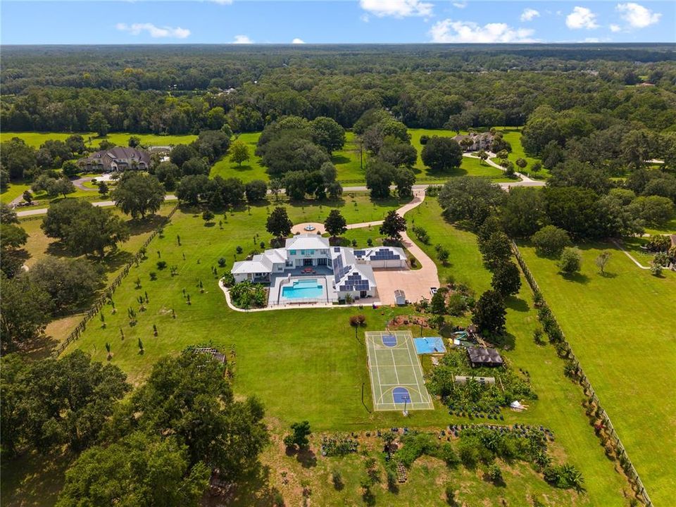 For Sale: $2,600,000 (7 beds, 6 baths, 6734 Square Feet)