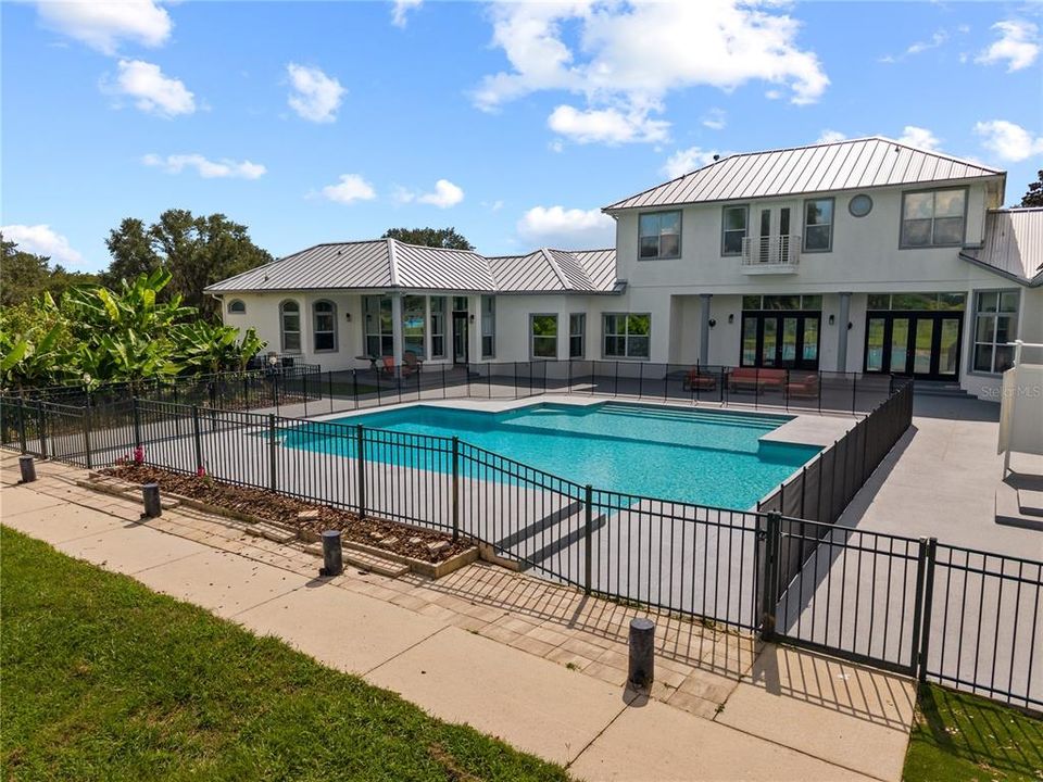 For Sale: $2,600,000 (7 beds, 6 baths, 6734 Square Feet)
