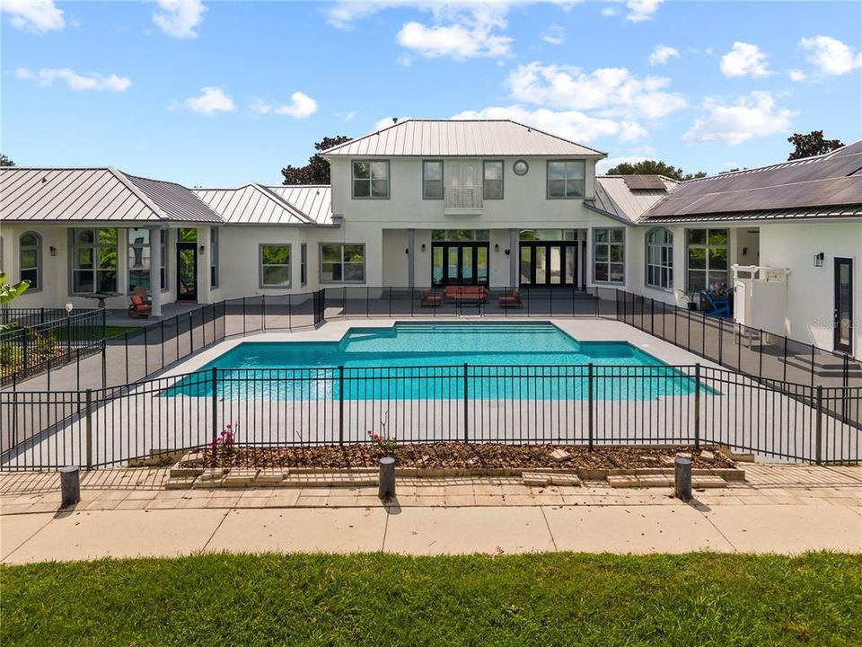 For Sale: $2,600,000 (7 beds, 6 baths, 6734 Square Feet)
