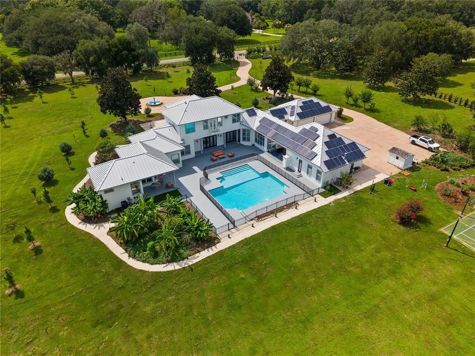 For Sale: $2,600,000 (7 beds, 6 baths, 6734 Square Feet)