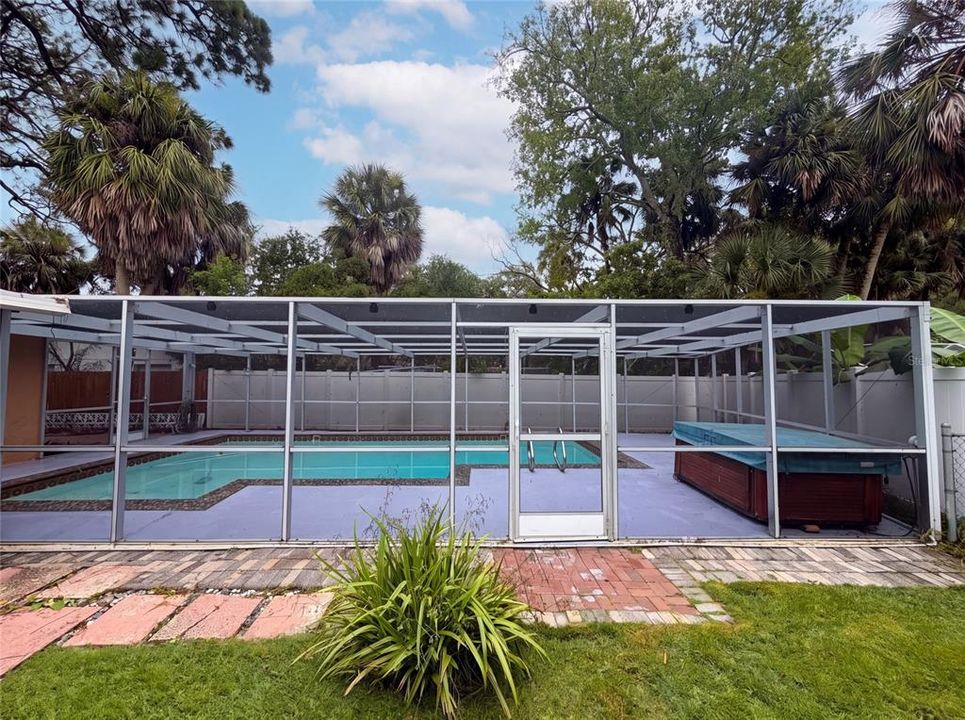 En Venta: $330,000 (2 camas, 2 baños, 1585 Pies cuadrados)