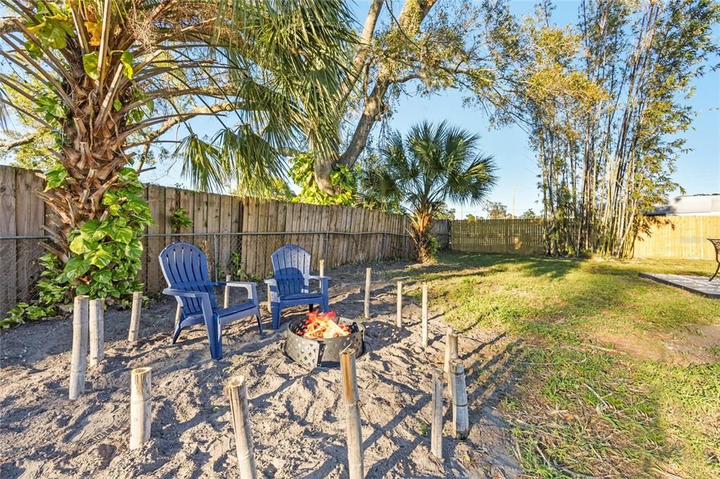 For Sale: $349,900 (3 beds, 2 baths, 1100 Square Feet)