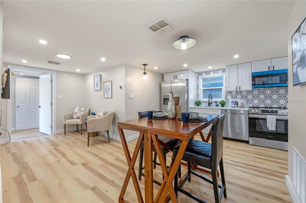 For Sale: $349,900 (3 beds, 2 baths, 1100 Square Feet)