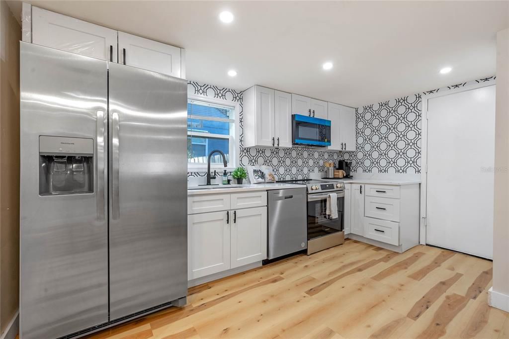 For Sale: $349,900 (3 beds, 2 baths, 1100 Square Feet)