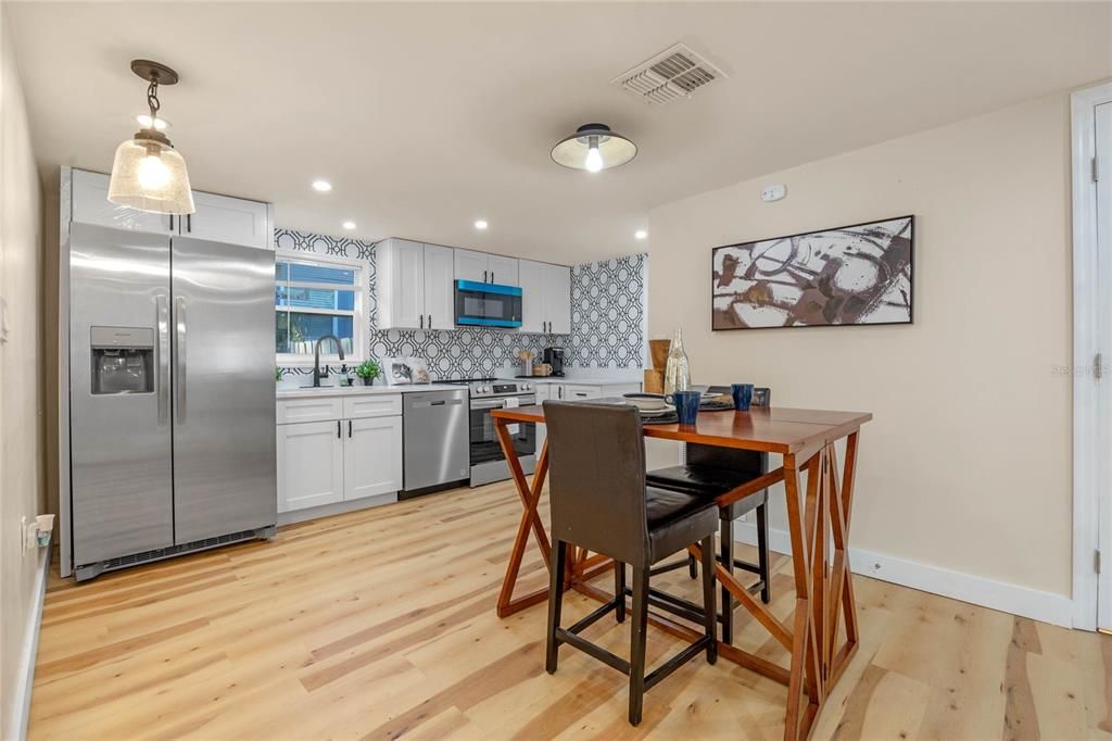For Sale: $349,900 (3 beds, 2 baths, 1100 Square Feet)