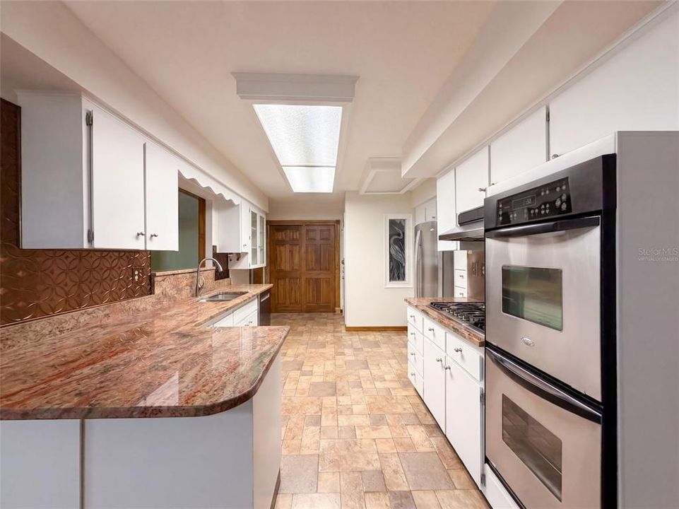 For Sale: $271,000 (2 beds, 2 baths, 1852 Square Feet)