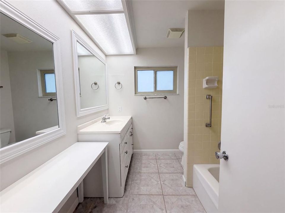 For Sale: $271,000 (2 beds, 2 baths, 1852 Square Feet)