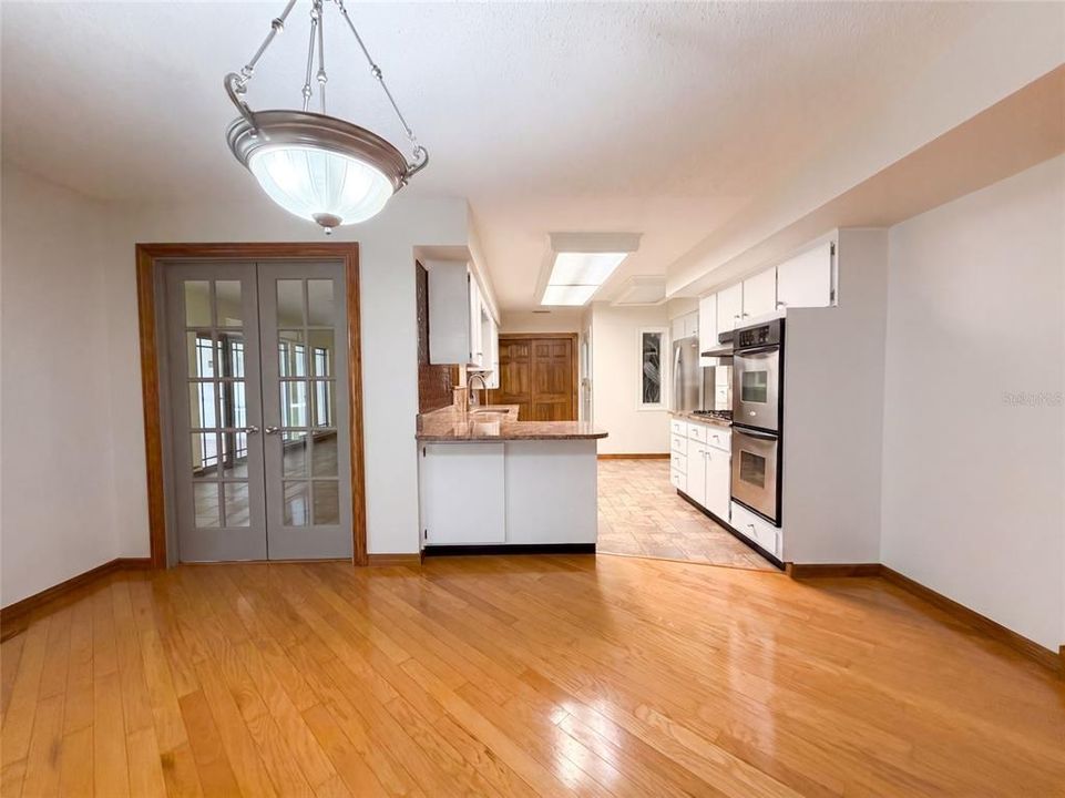For Sale: $271,000 (2 beds, 2 baths, 1852 Square Feet)