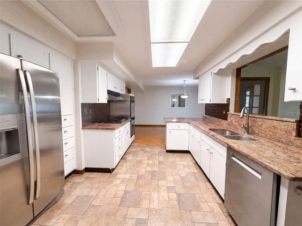 For Sale: $271,000 (2 beds, 2 baths, 1852 Square Feet)