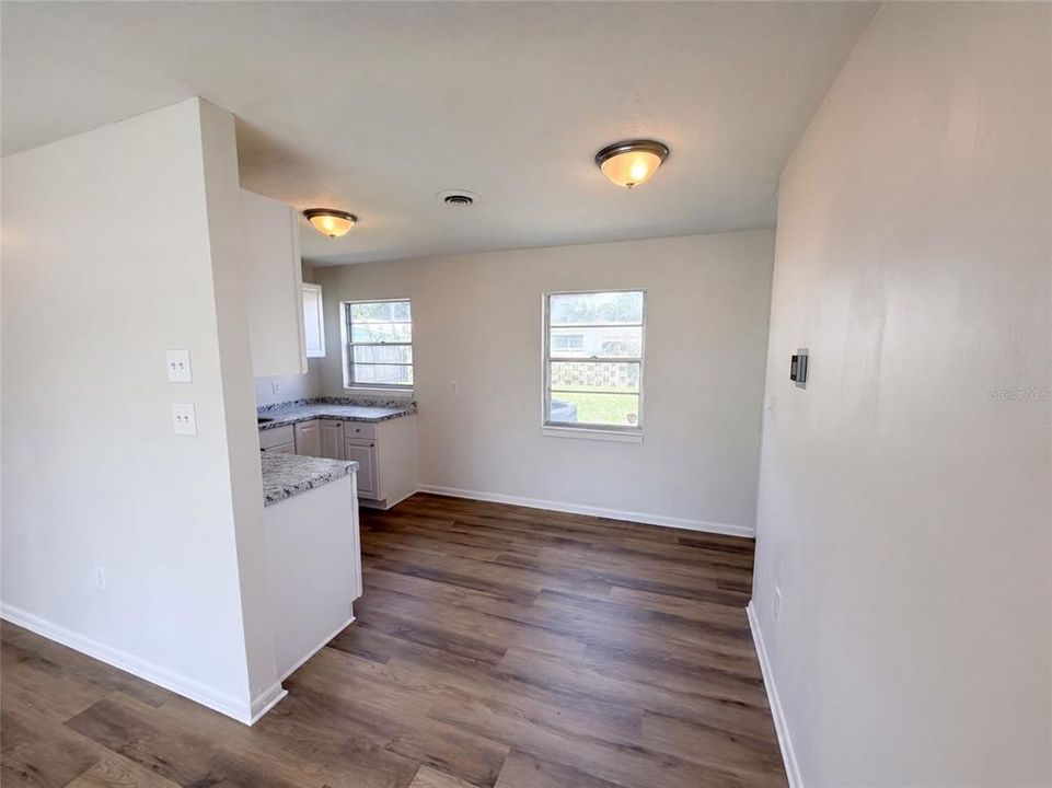 For Sale: $233,000 (3 beds, 2 baths, 933 Square Feet)