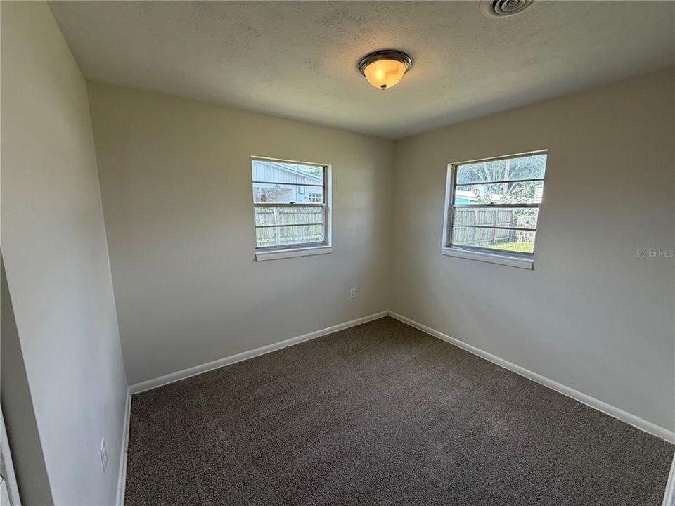 For Sale: $233,000 (3 beds, 2 baths, 933 Square Feet)