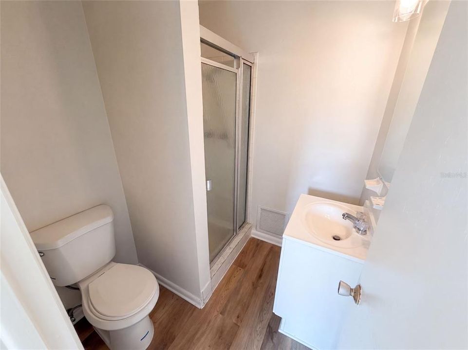 For Sale: $233,000 (3 beds, 2 baths, 933 Square Feet)