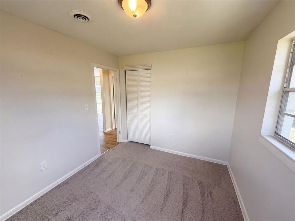 For Sale: $233,000 (3 beds, 2 baths, 933 Square Feet)
