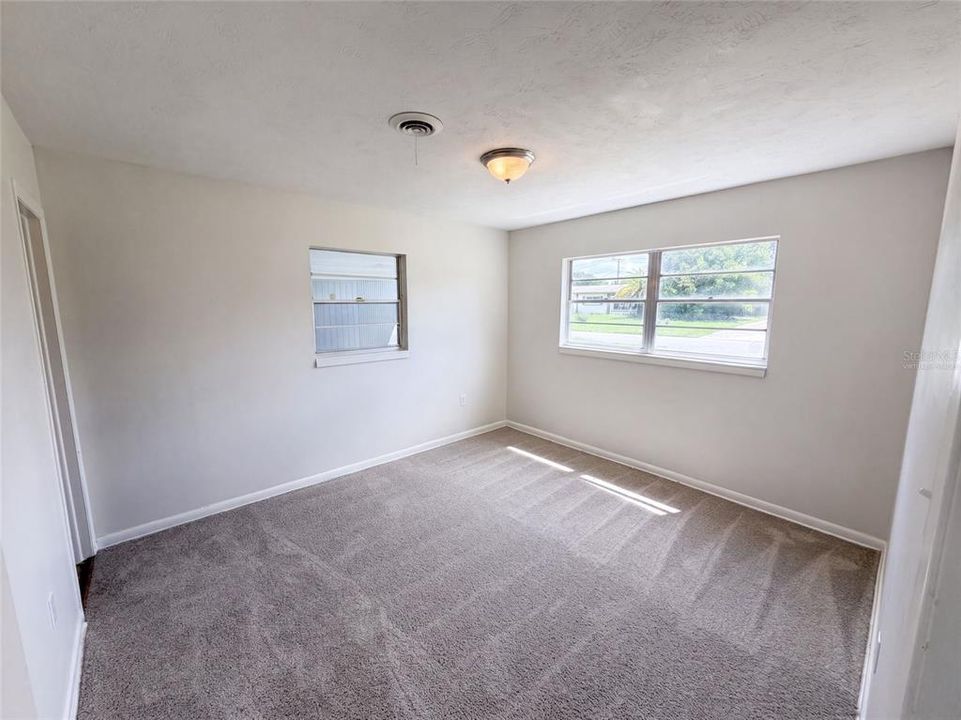For Sale: $233,000 (3 beds, 2 baths, 933 Square Feet)