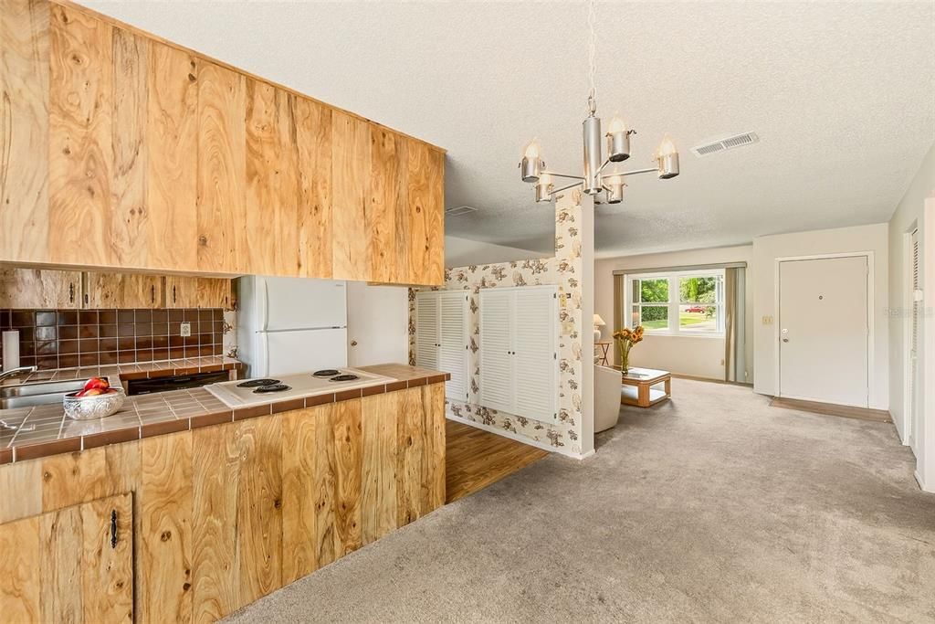 На продажу: $312,000 (2 спален, 2 ванн, 948 Квадратных фут)