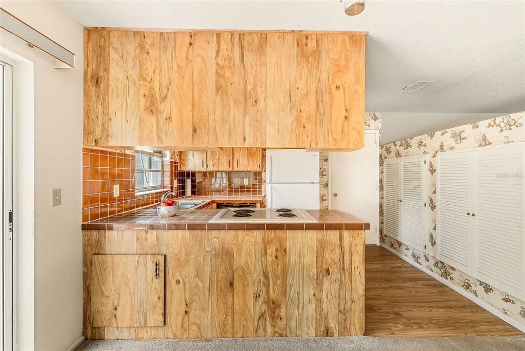 На продажу: $312,000 (2 спален, 2 ванн, 948 Квадратных фут)