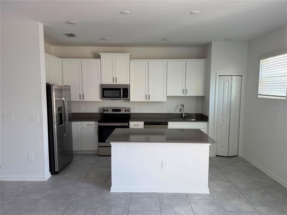 For Rent: $2,300 (3 beds, 2 baths, 1793 Square Feet)