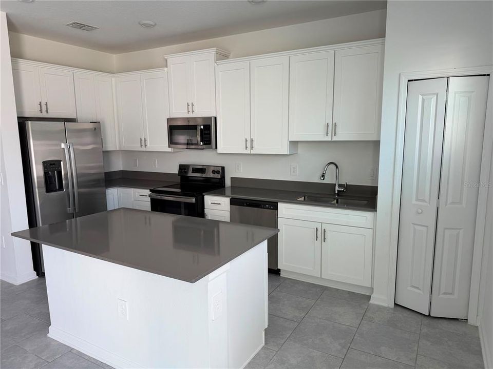 For Rent: $2,300 (3 beds, 2 baths, 1793 Square Feet)