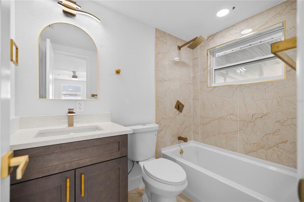 En Venta: $250,000 (2 camas, 2 baños, 1014 Pies cuadrados)