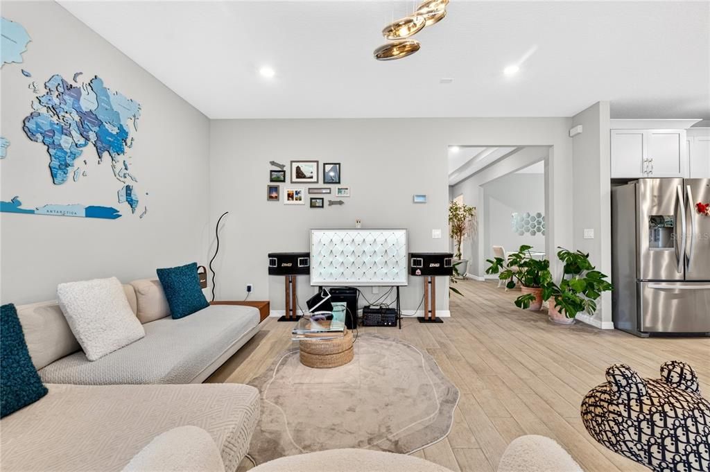 For Sale: $649,000 (4 beds, 3 baths, 2493 Square Feet)