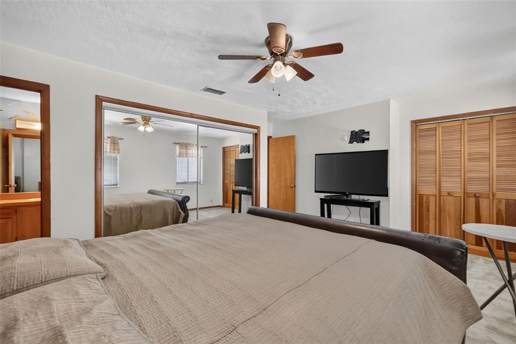 For Sale: $189,000 (2 beds, 2 baths, 1243 Square Feet)