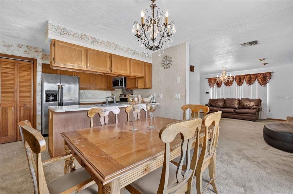 For Sale: $189,000 (2 beds, 2 baths, 1243 Square Feet)