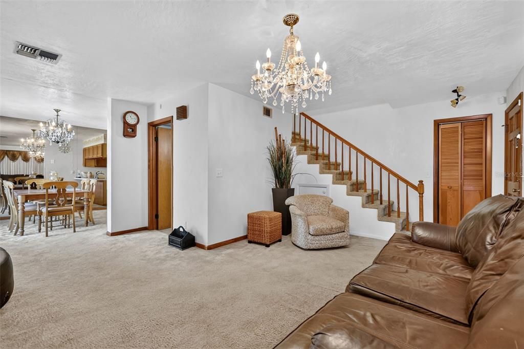 For Sale: $189,000 (2 beds, 2 baths, 1243 Square Feet)