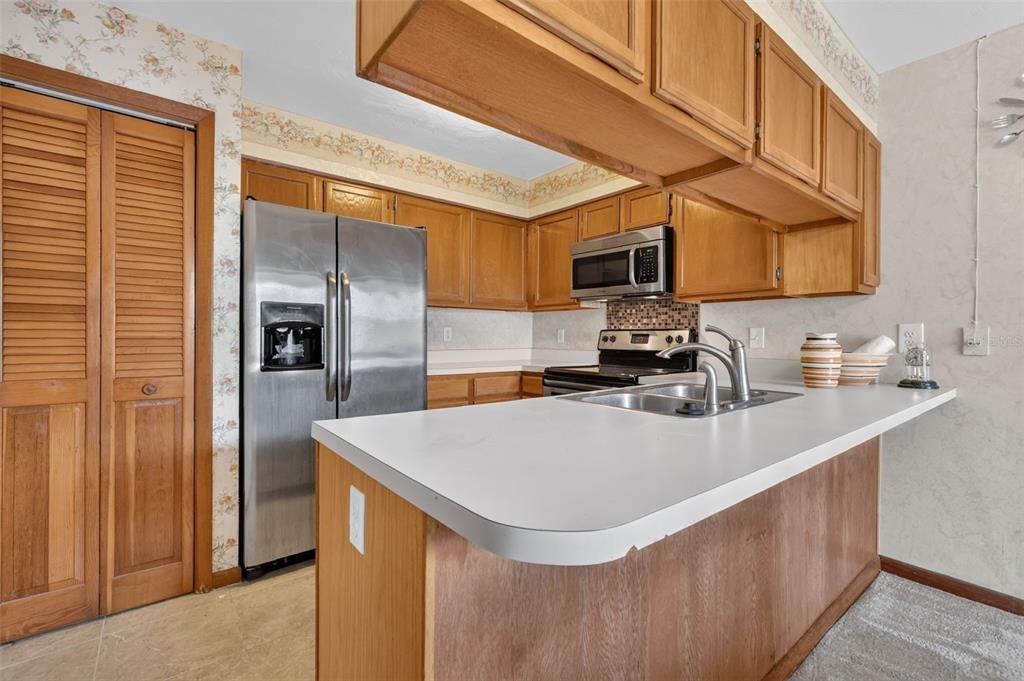 For Sale: $189,000 (2 beds, 2 baths, 1243 Square Feet)