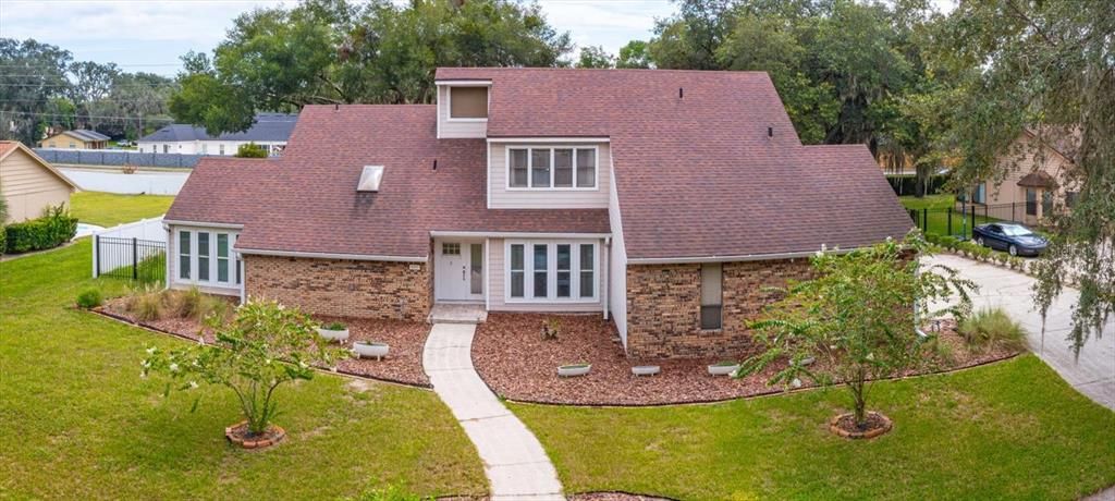 For Sale: $650,000 (4 beds, 3 baths, 2562 Square Feet)