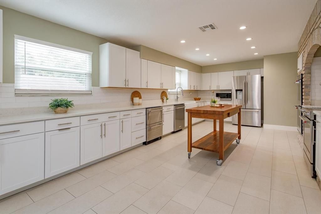 For Sale: $650,000 (4 beds, 3 baths, 2562 Square Feet)