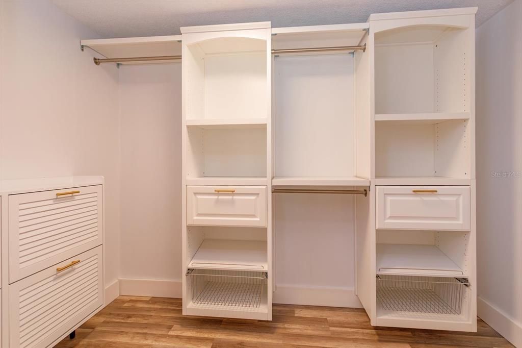 For Sale: $650,000 (4 beds, 3 baths, 2562 Square Feet)