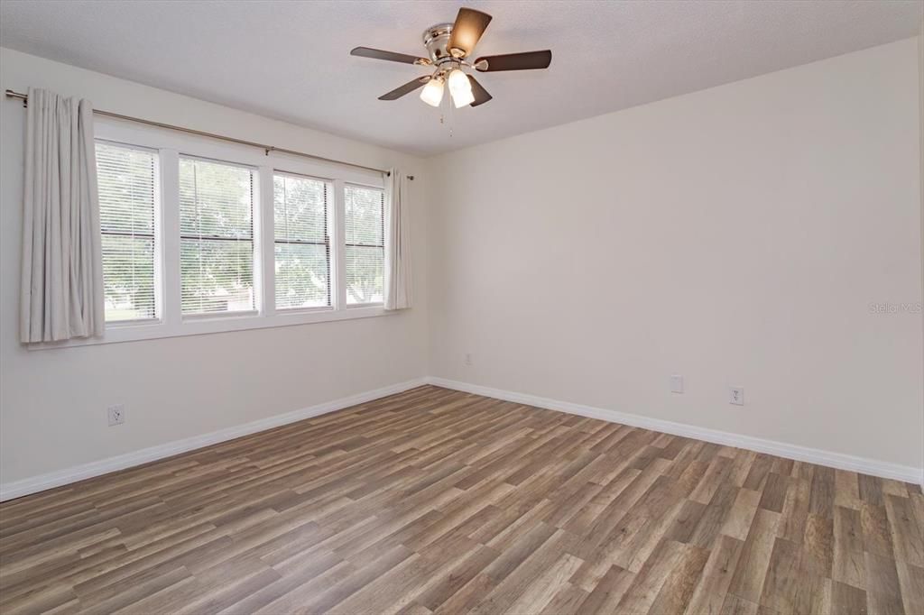 For Sale: $650,000 (4 beds, 3 baths, 2562 Square Feet)