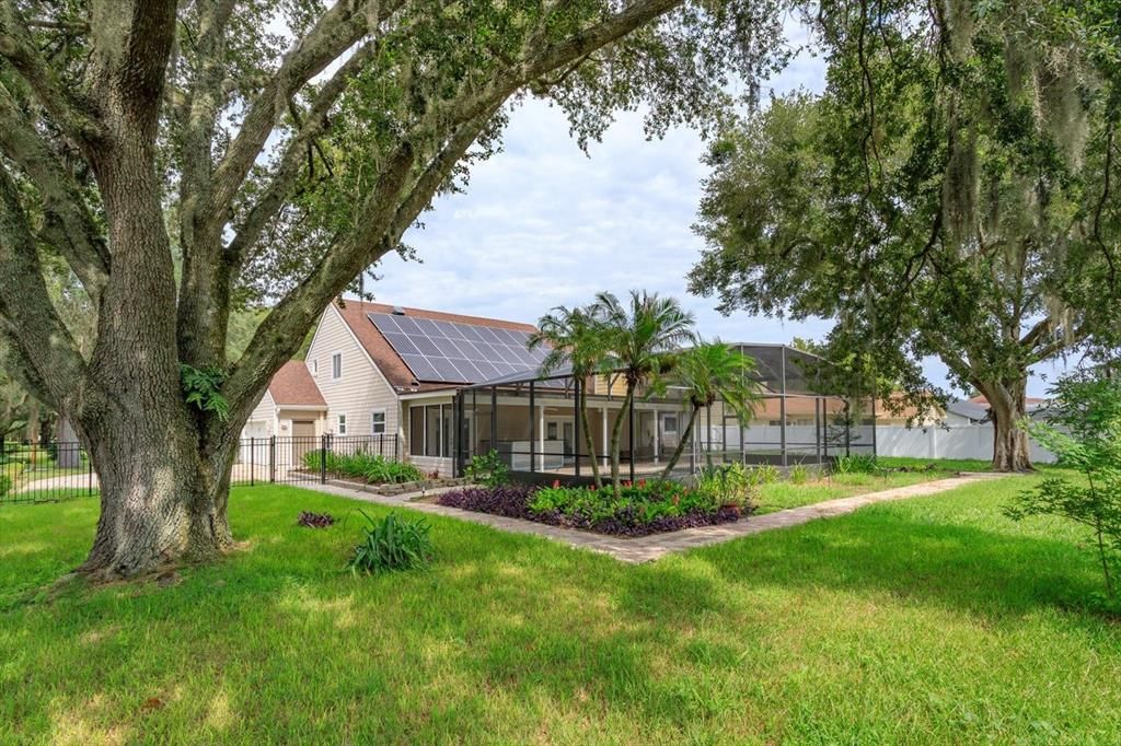 For Sale: $650,000 (4 beds, 3 baths, 2562 Square Feet)