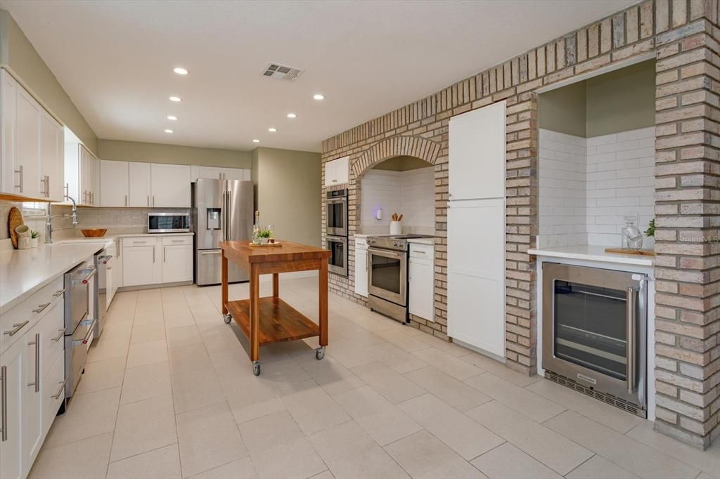 For Sale: $650,000 (4 beds, 3 baths, 2562 Square Feet)