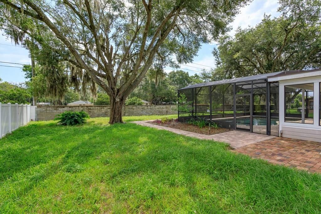 For Sale: $650,000 (4 beds, 3 baths, 2562 Square Feet)