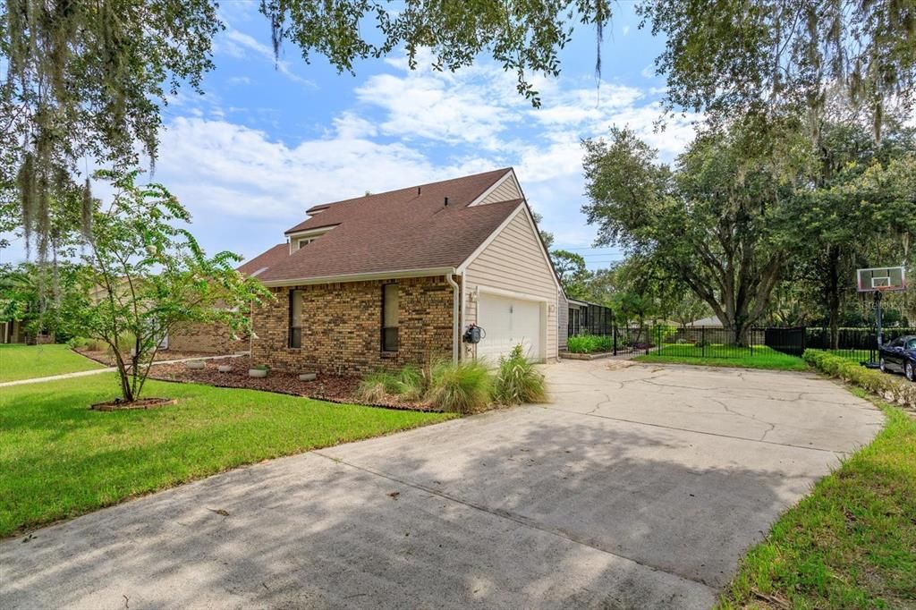 For Sale: $650,000 (4 beds, 3 baths, 2562 Square Feet)