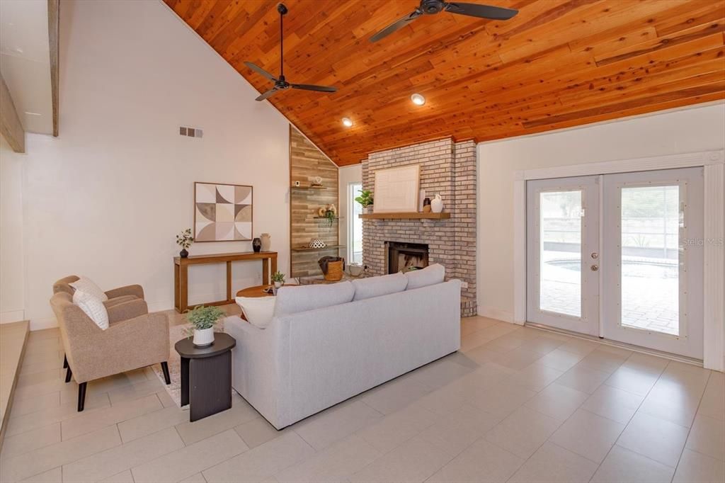 For Sale: $650,000 (4 beds, 3 baths, 2562 Square Feet)