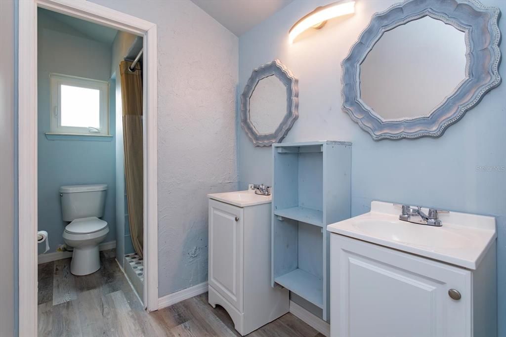 For Sale: $650,000 (4 beds, 3 baths, 2562 Square Feet)