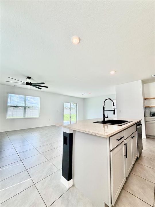 For Rent: $2,449 (4 beds, 2 baths, 2260 Square Feet)